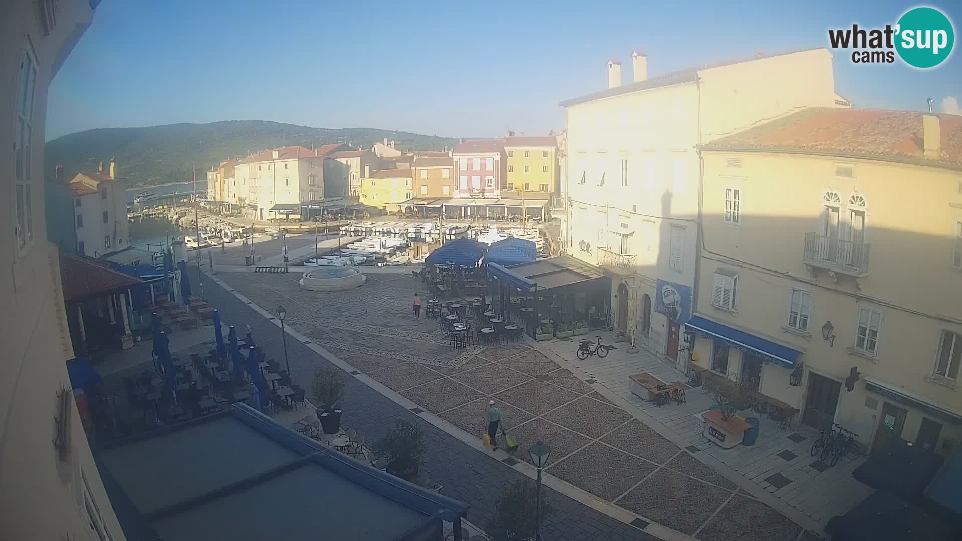 Cámara en vivo ciudad de Cres – plaza principal y “mandrač” – isla de Cres – Croacia