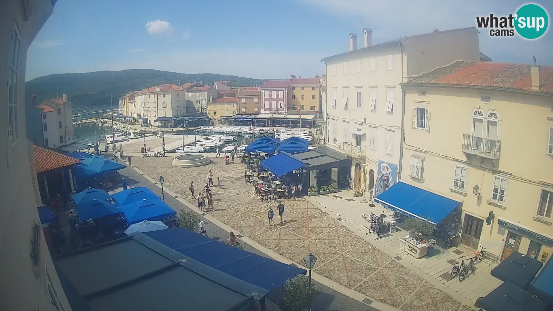 LIVE cam Cres city – place principale et “mandrač” – île de Cres – Croatie