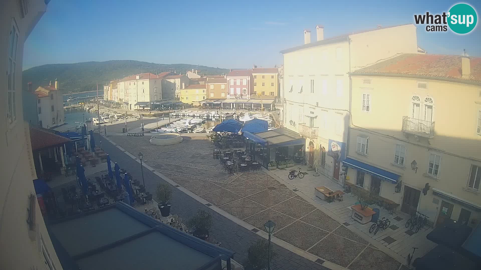 LIVE cam Cres city – place principale et “mandrač” – île de Cres – Croatie