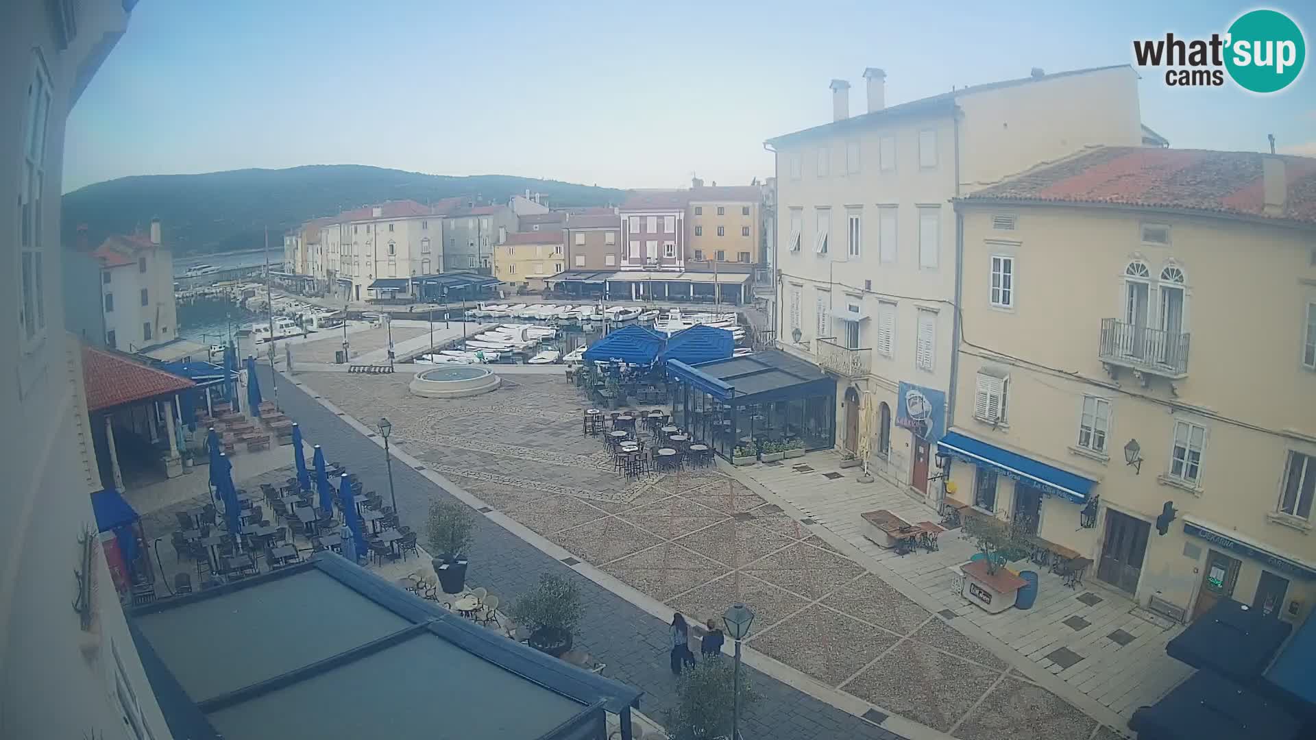 LIVE cam Cres city – place principale et “mandrač” – île de Cres – Croatie
