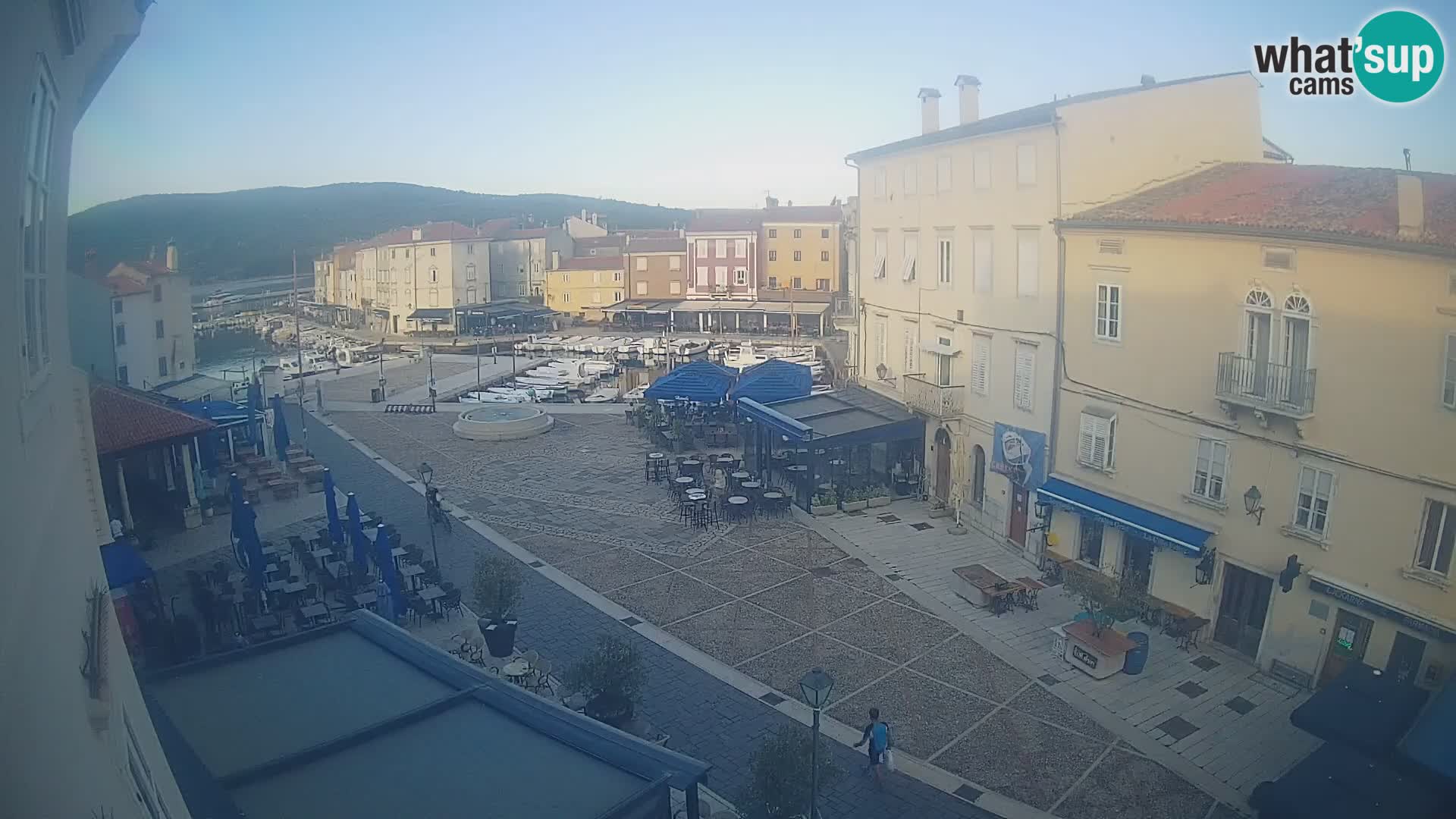 LIVE cam Cres city – place principale et “mandrač” – île de Cres – Croatie