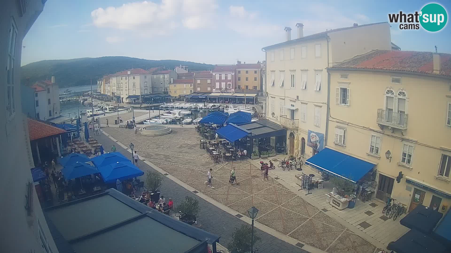 LIVE cam Cres city – place principale et “mandrač” – île de Cres – Croatie