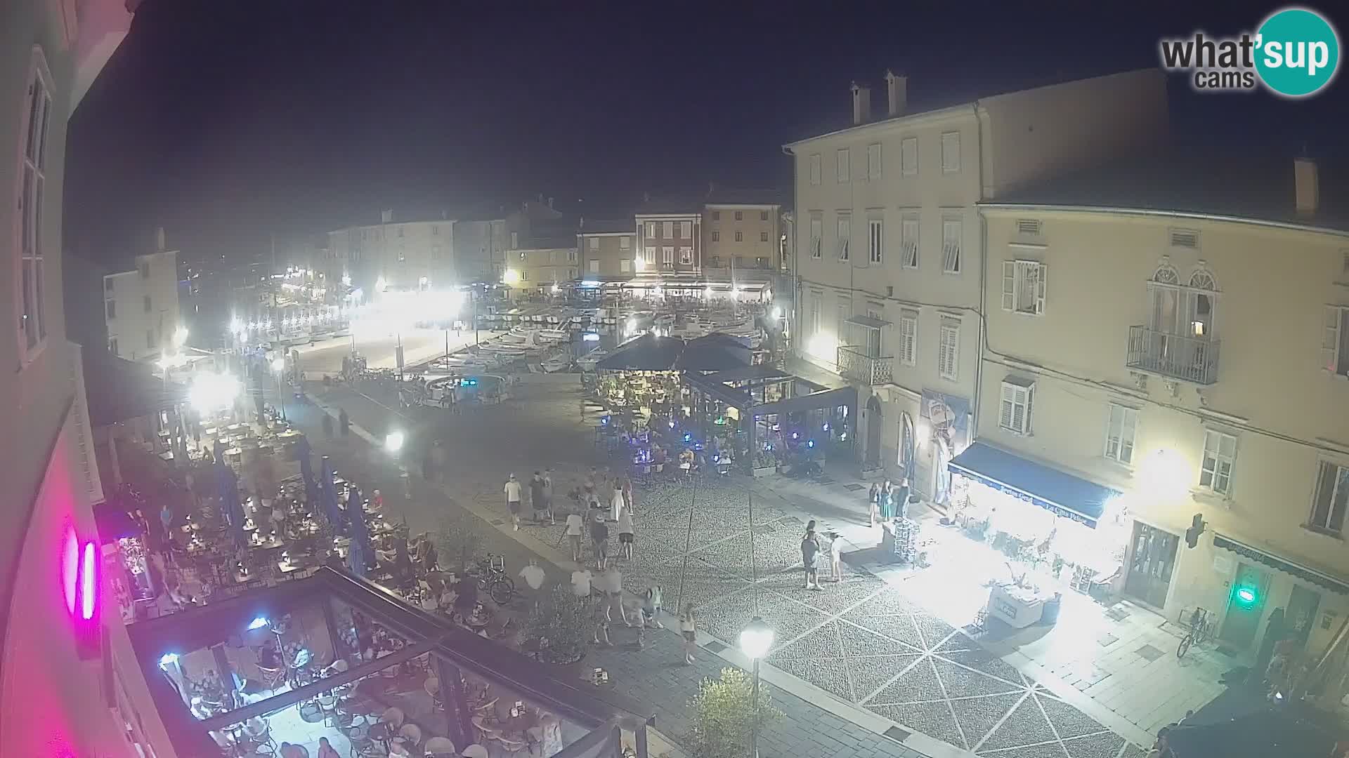 LIVE cam Cres Stadt – Hauptplatz und “mandrač” – Cres Insel – Kroatien