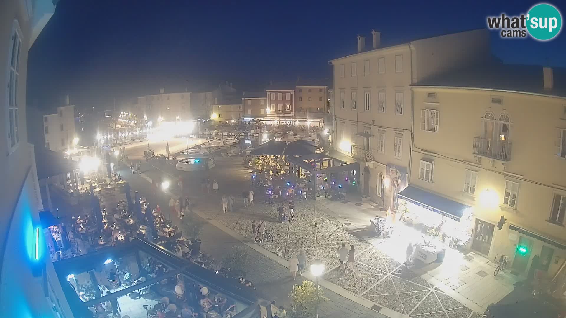 Cámara en vivo ciudad de Cres – plaza principal y “mandrač” – isla de Cres – Croacia