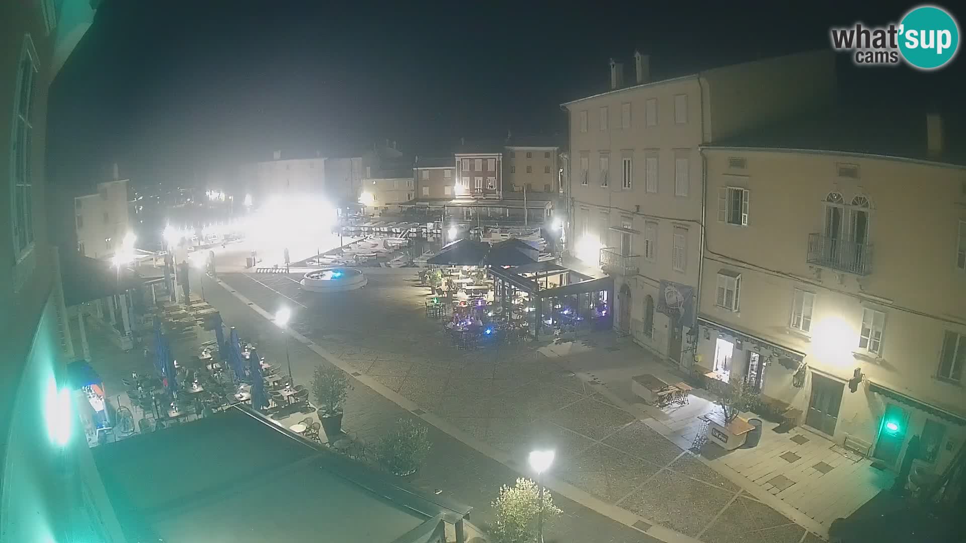 Kamera v ŽIVO Cres mesto – glavni trg in “mandrač” – otok Cres – Hrvaška