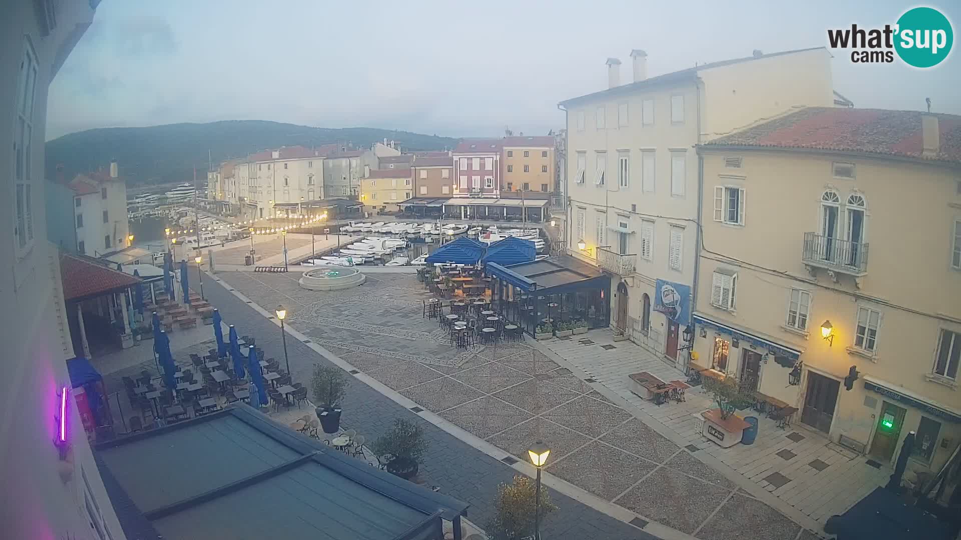 LIVE cam Cres Stadt – Hauptplatz und “mandrač” – Cres Insel – Kroatien