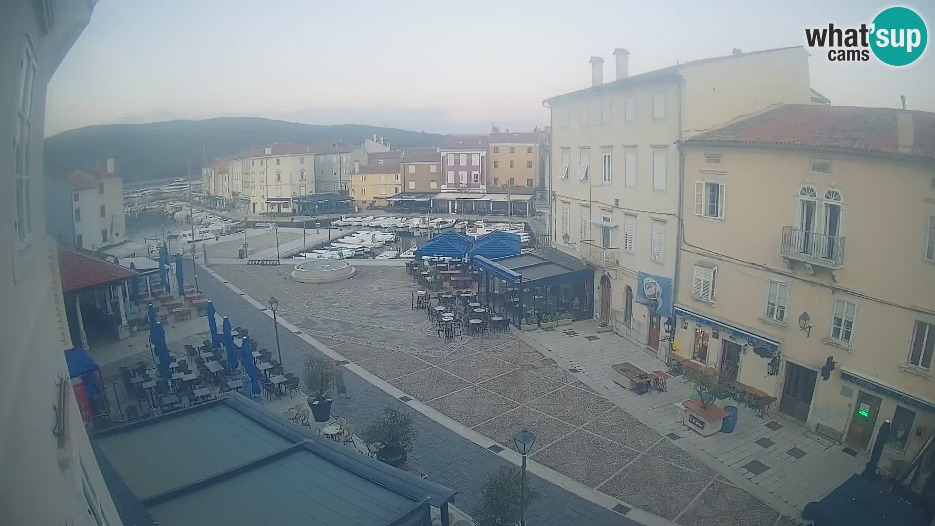 LIVE cam Cres Stadt – Hauptplatz und “mandrač” – Cres Insel – Kroatien