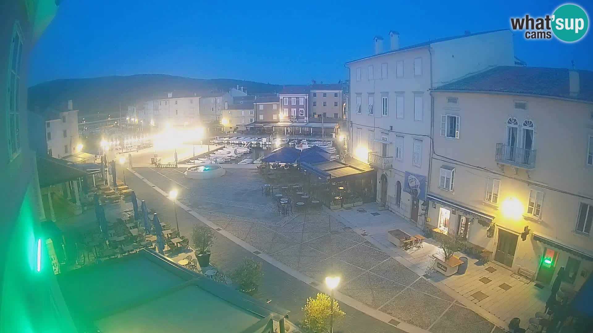 LIVE cam Cres city – place principale et “mandrač” – île de Cres – Croatie