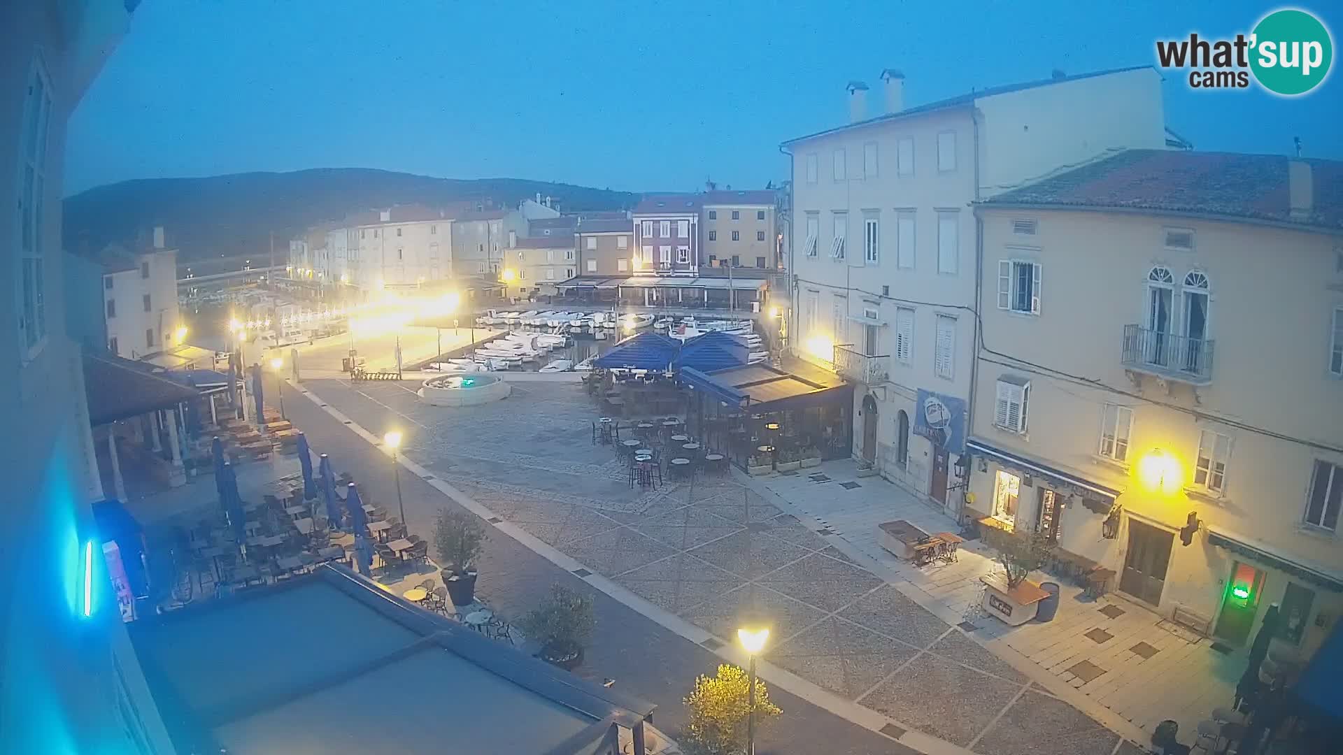 Cámara en vivo ciudad de Cres – plaza principal y “mandrač” – isla de Cres – Croacia