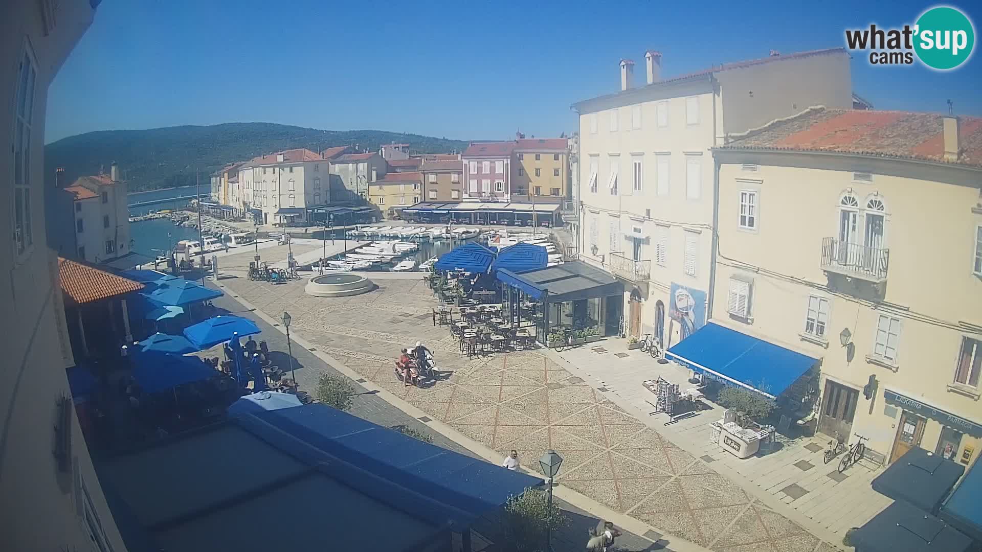 LIVE cam Cres città – piazza principale e “mandrač” – isola di Cherso – Croazia