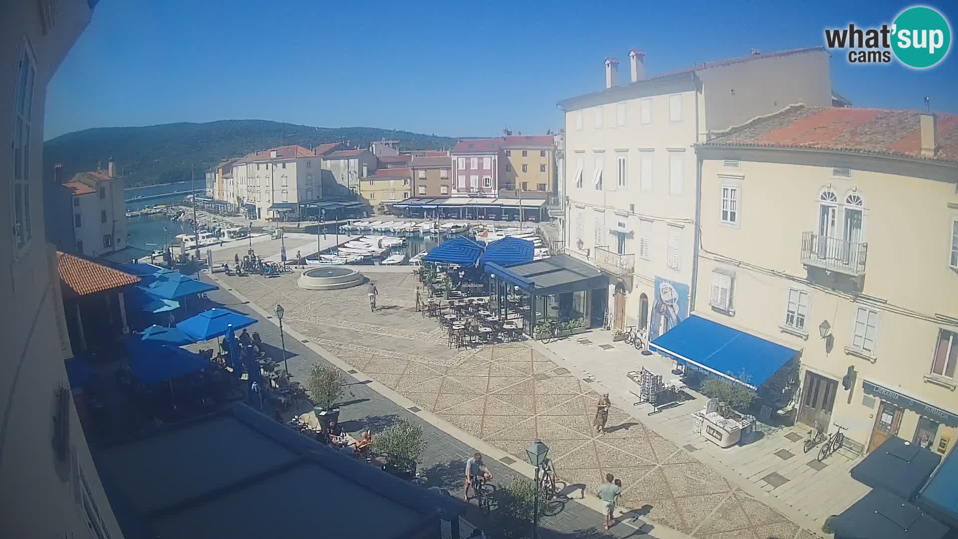 LIVE cam Cres city – place principale et “mandrač” – île de Cres – Croatie
