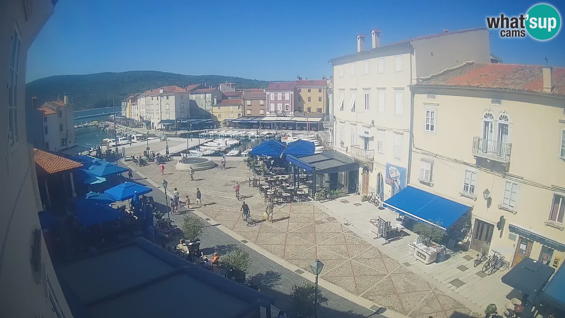 LIVE cam Cres city – place principale et “mandrač” – île de Cres – Croatie