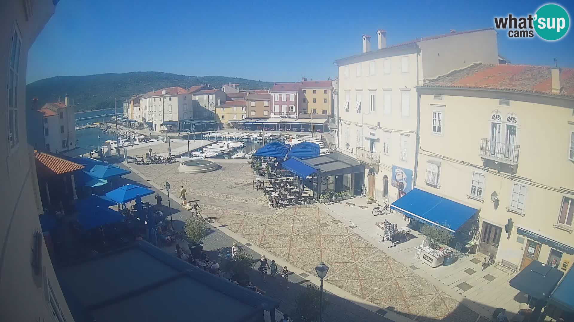 Cámara en vivo ciudad de Cres – plaza principal y “mandrač” – isla de Cres – Croacia