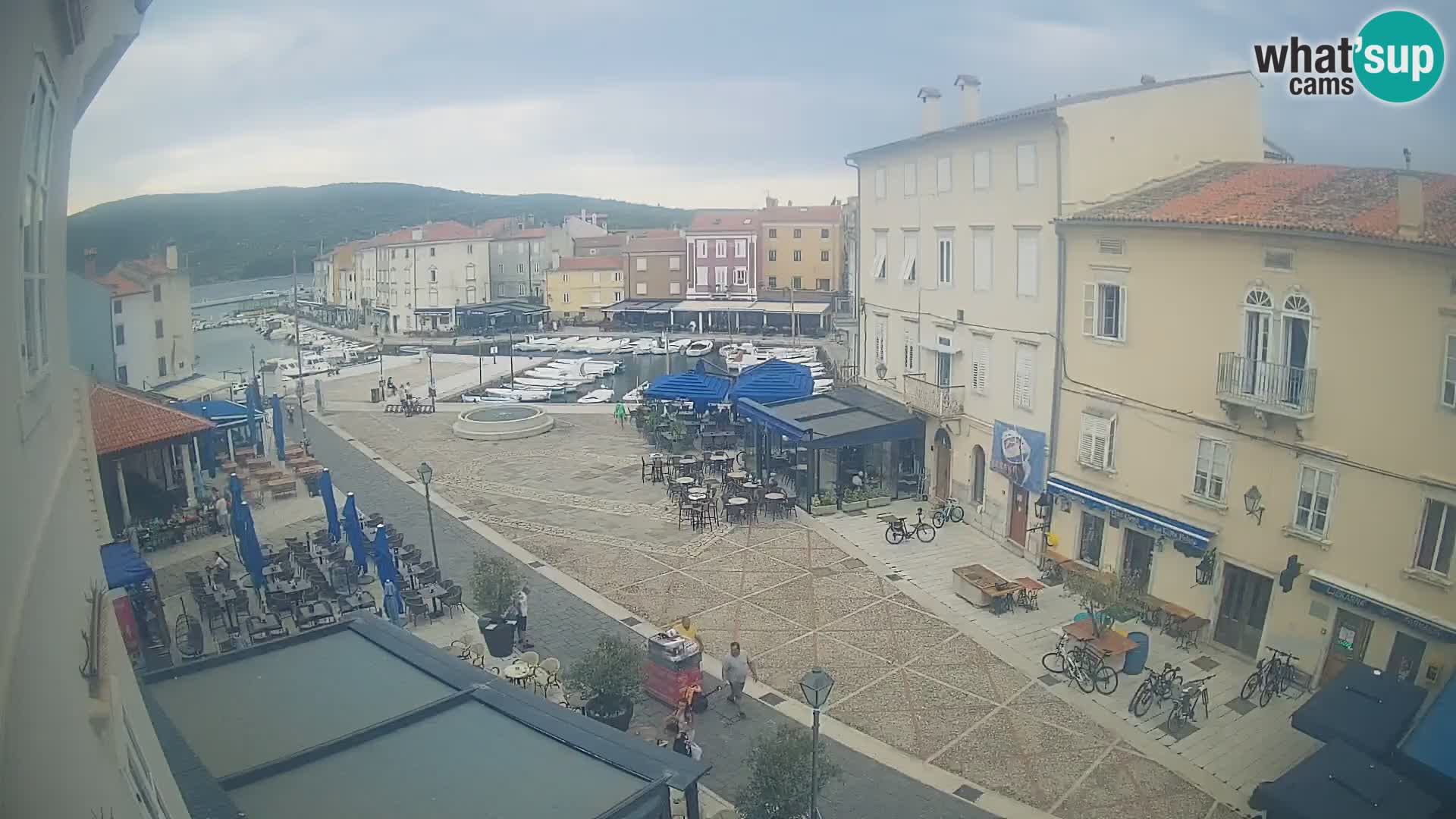 LIVE cam Cres city – place principale et “mandrač” – île de Cres – Croatie