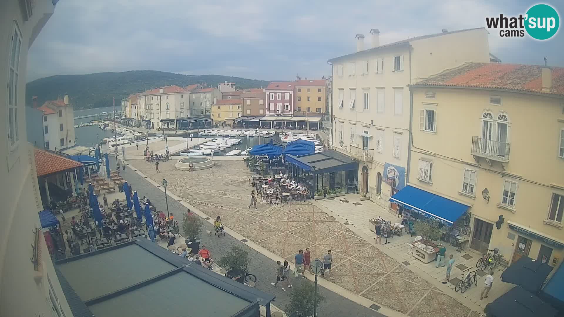 LIVE cam Cres Stadt – Hauptplatz und “mandrač” – Cres Insel – Kroatien