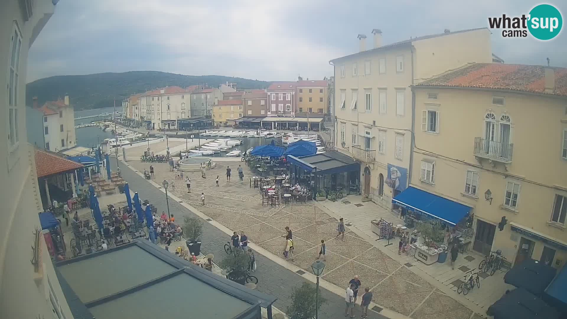 LIVE cam Cres city – place principale et “mandrač” – île de Cres – Croatie