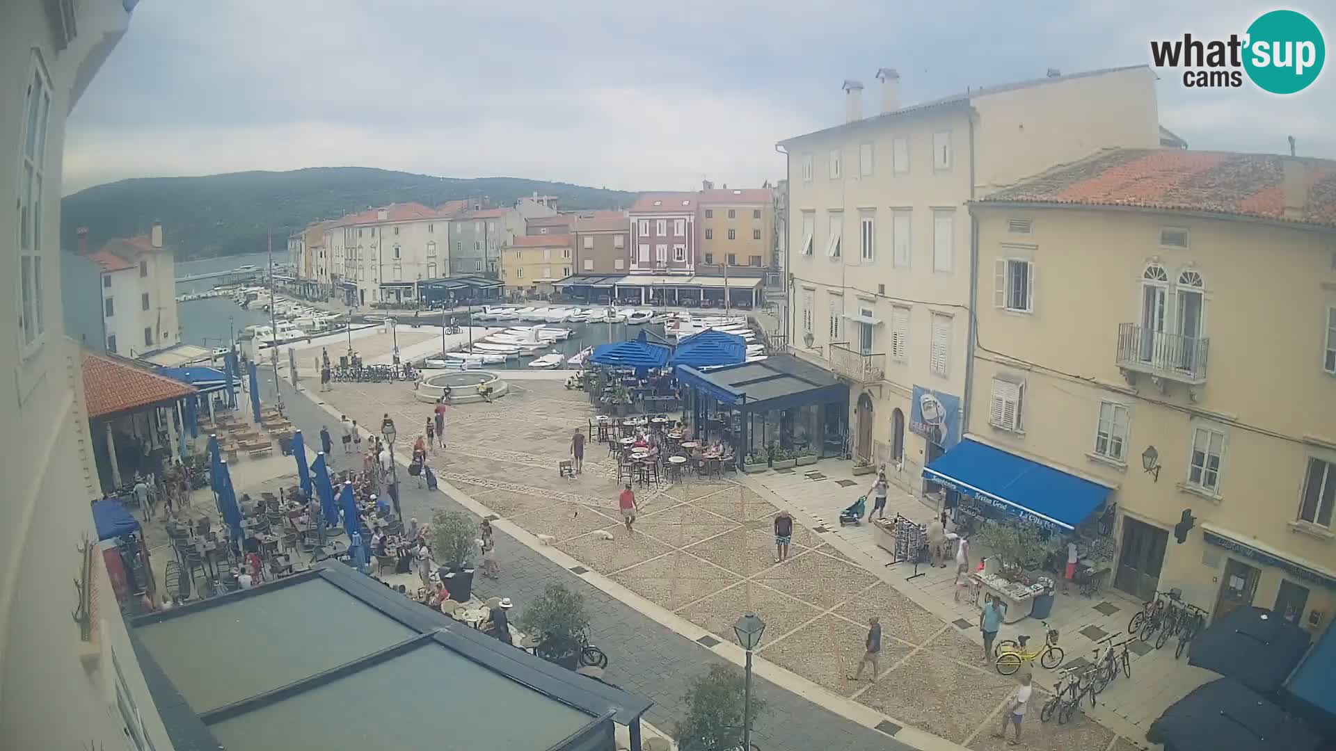 LIVE cam Cres Stadt – Hauptplatz und “mandrač” – Cres Insel – Kroatien