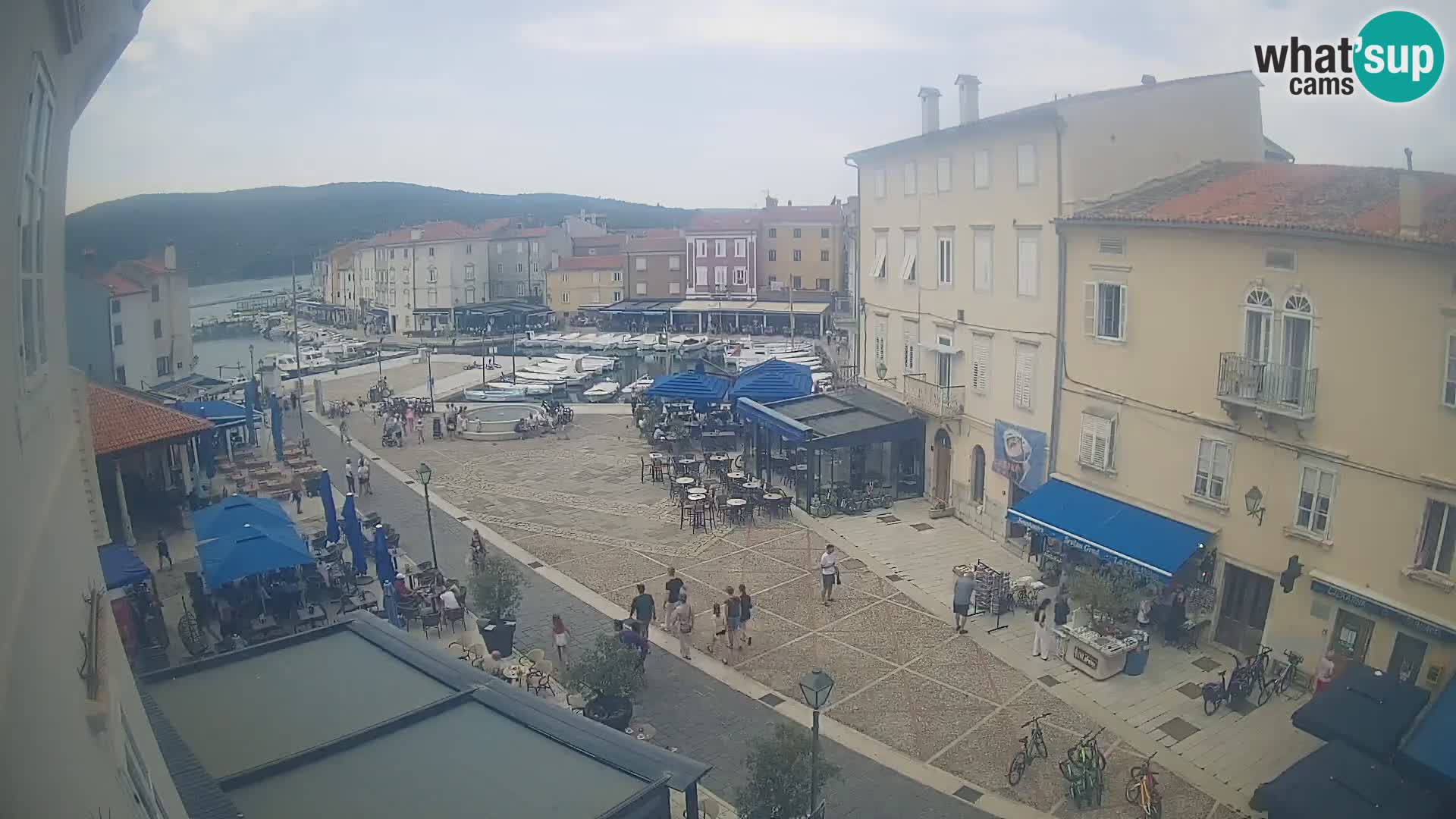 Cámara en vivo ciudad de Cres – plaza principal y “mandrač” – isla de Cres – Croacia