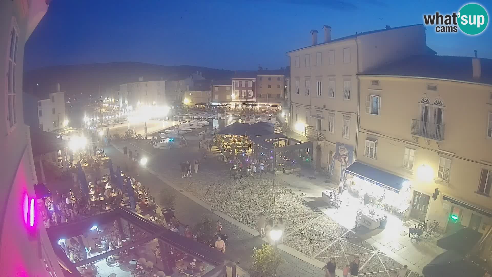 Cámara en vivo ciudad de Cres – plaza principal y “mandrač” – isla de Cres – Croacia