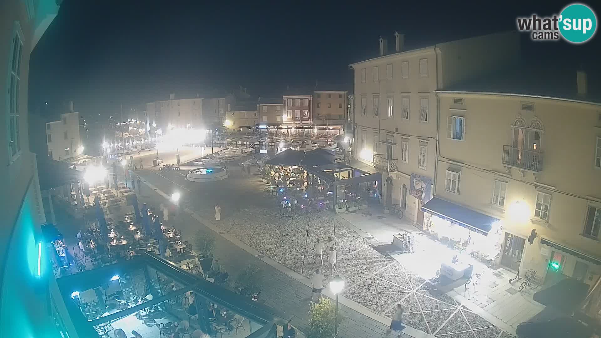 LIVE cam Cres city – place principale et “mandrač” – île de Cres – Croatie