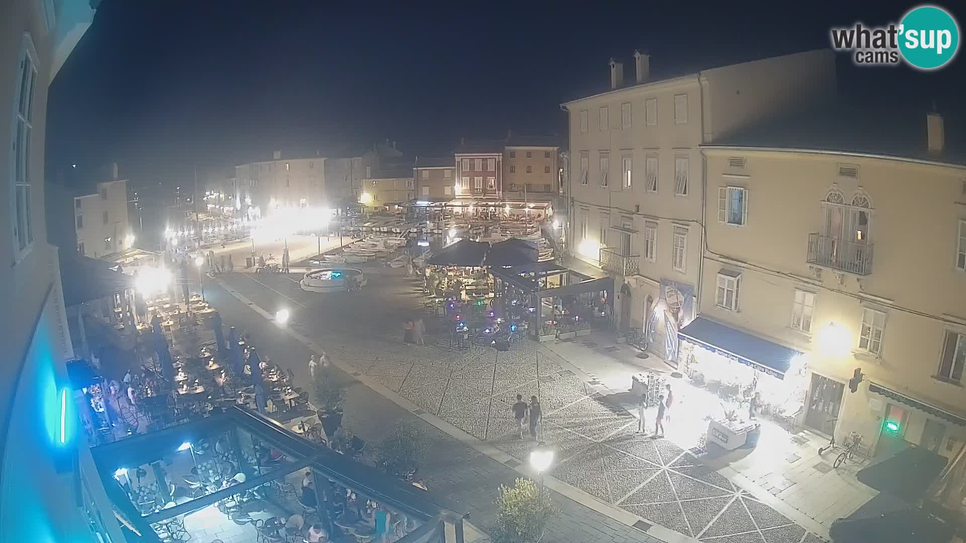Cámara en vivo ciudad de Cres – plaza principal y “mandrač” – isla de Cres – Croacia