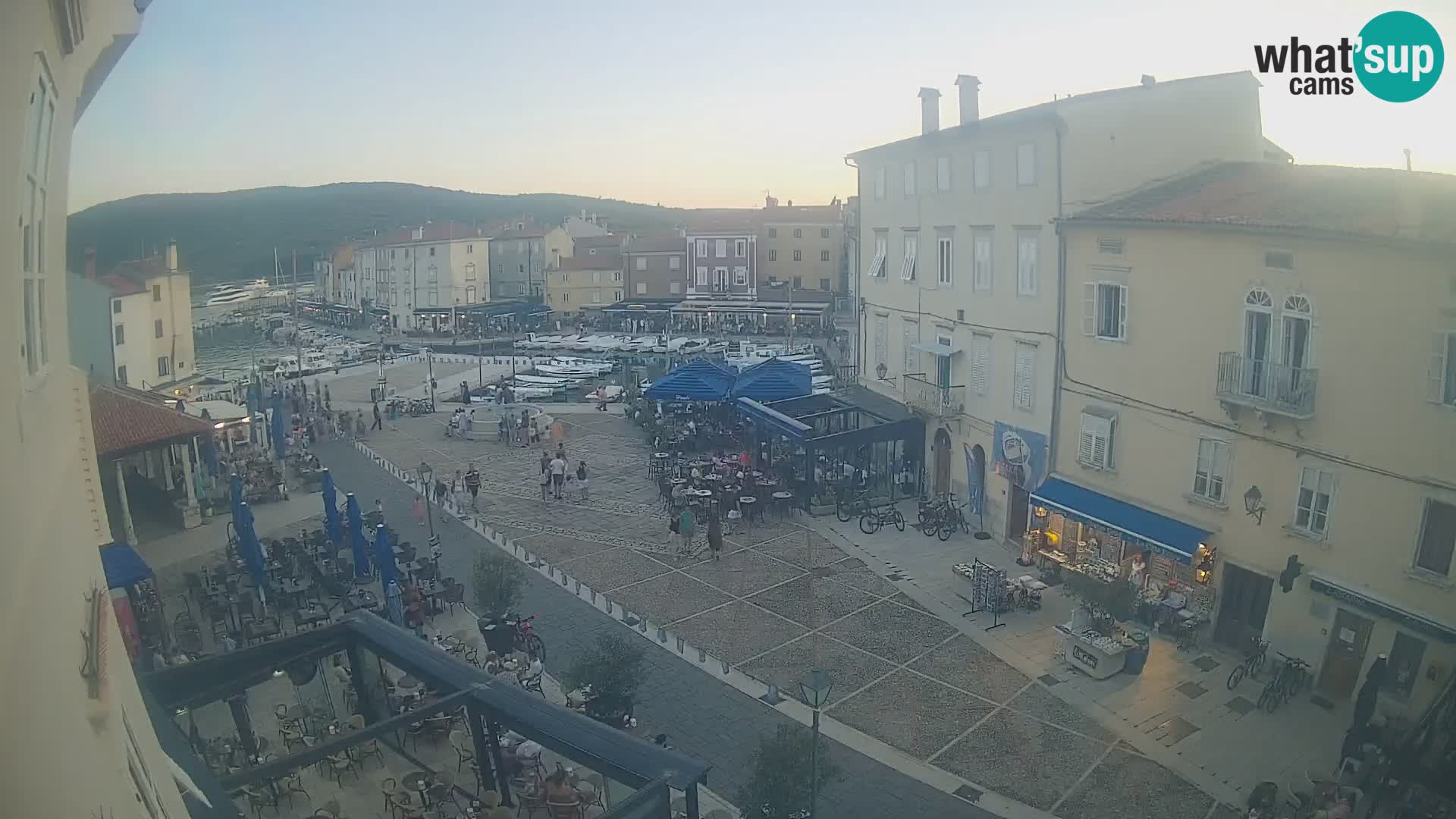 LIVE cam Cres city – main square and “mandrač” – Cres island – Croatia