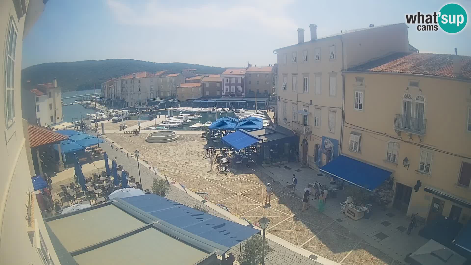 LIVE cam Cres city – place principale et “mandrač” – île de Cres – Croatie