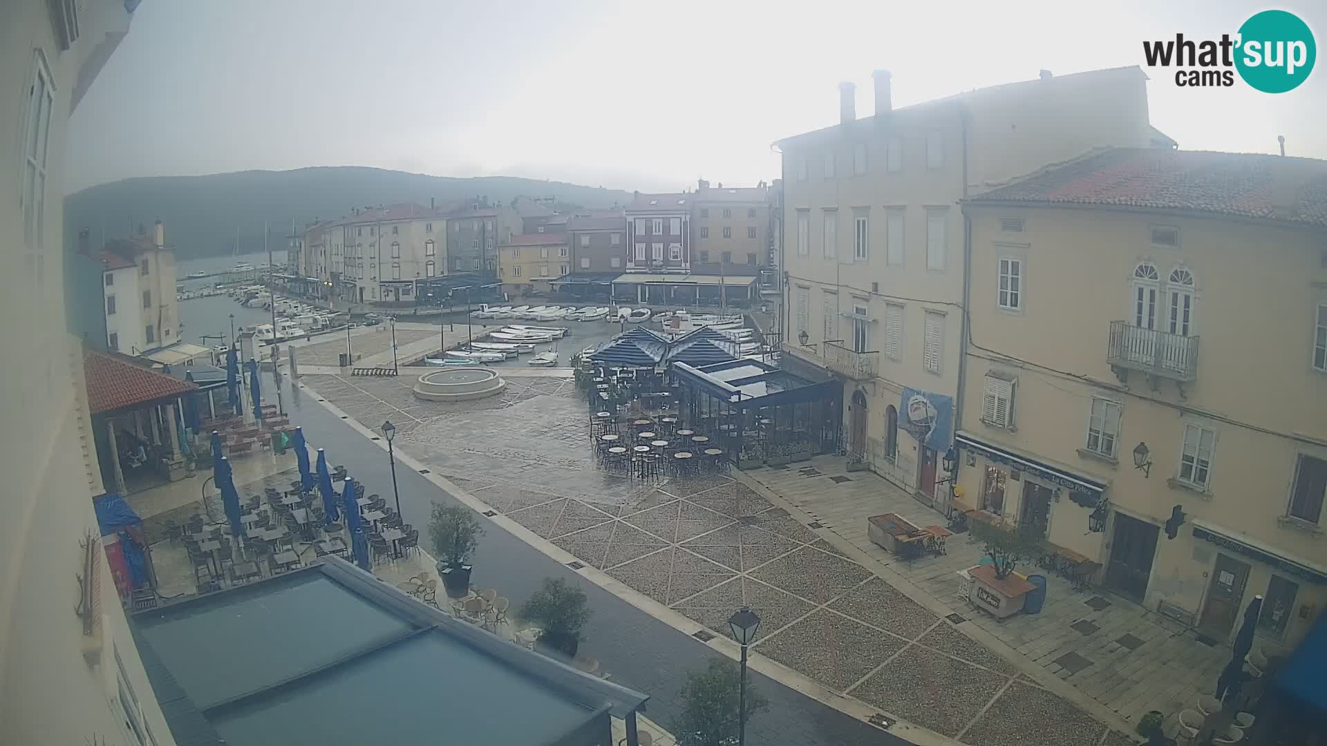 Kamera v ŽIVO Cres mesto – glavni trg in “mandrač” – otok Cres – Hrvaška