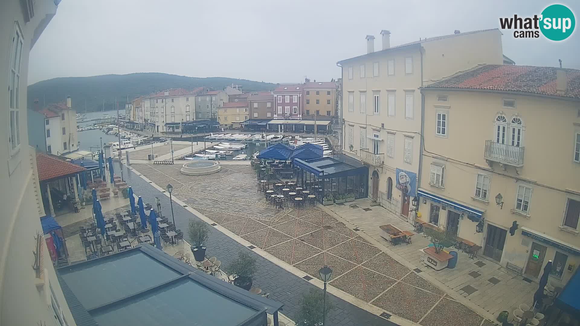 Kamera v ŽIVO Cres mesto – glavni trg in “mandrač” – otok Cres – Hrvaška
