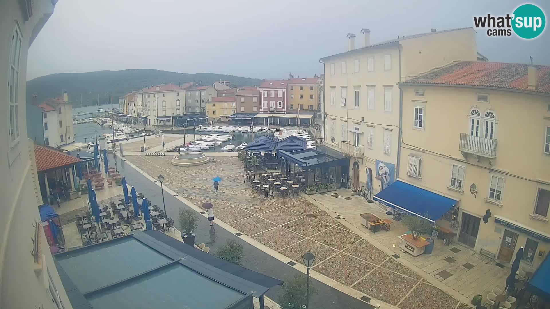 Web kamera Grad Cres – glavni trg i “mandrač” – otok Cres