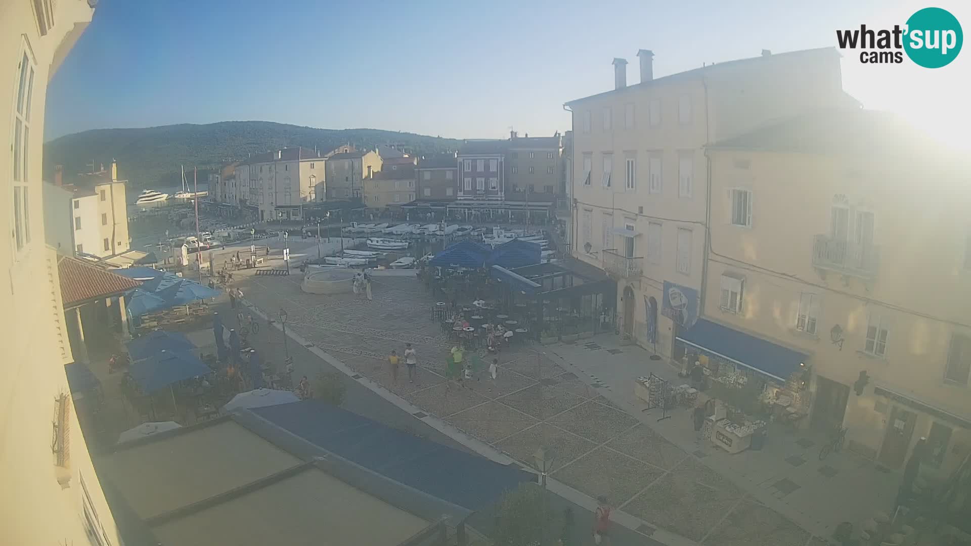 Cámara en vivo ciudad de Cres – plaza principal y “mandrač” – isla de Cres – Croacia