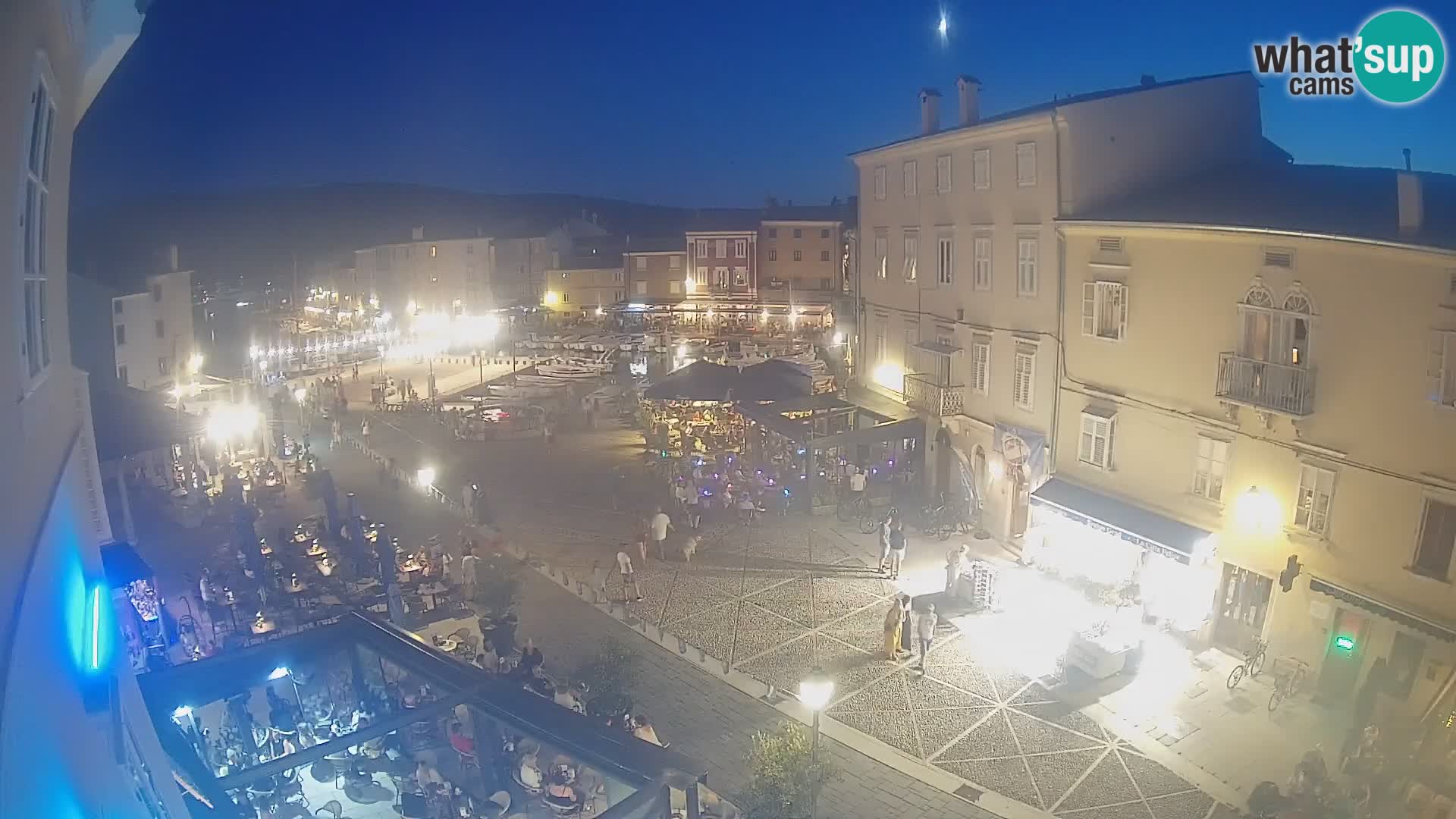 Cámara en vivo ciudad de Cres – plaza principal y “mandrač” – isla de Cres – Croacia
