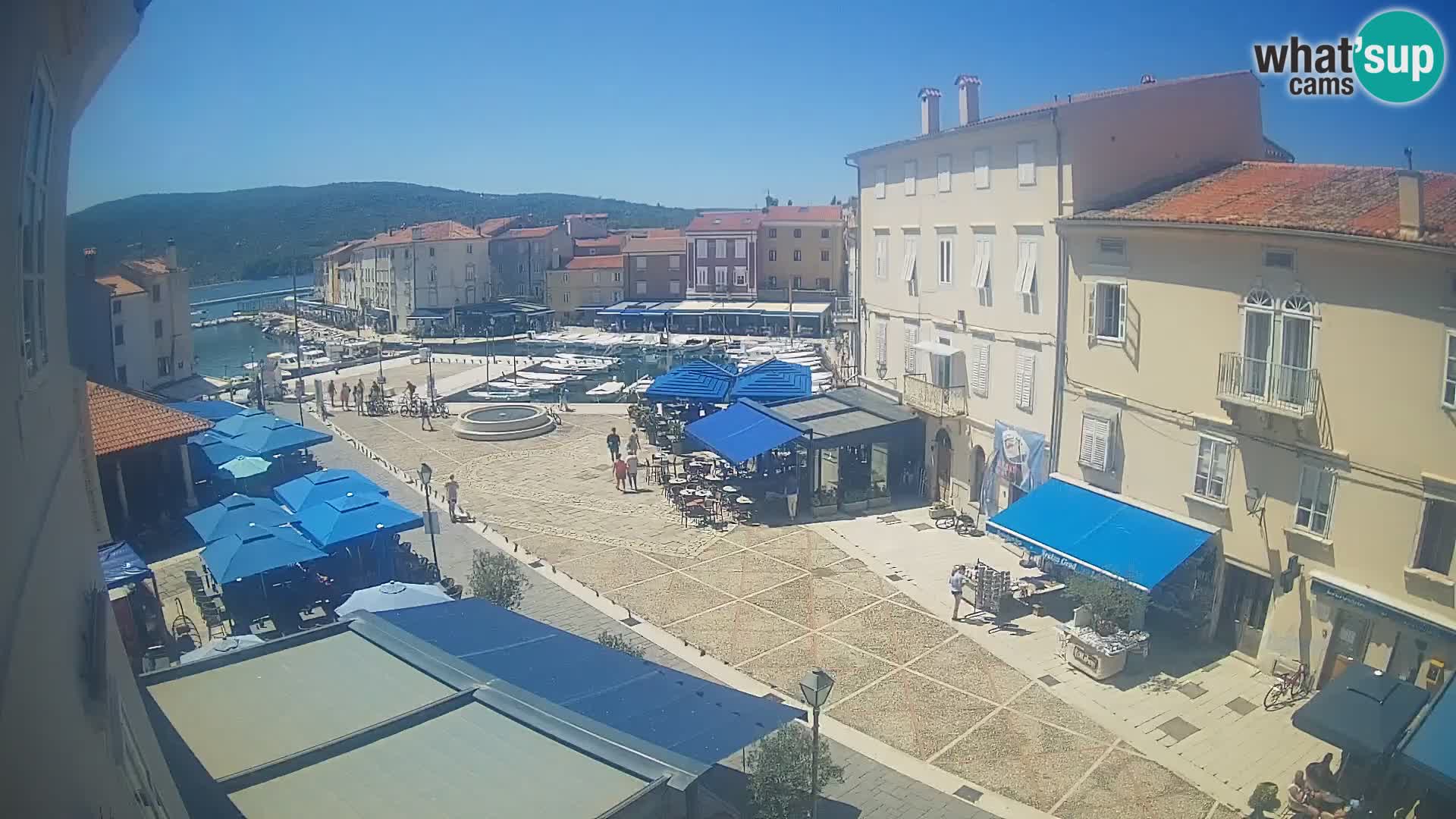 Kamera v ŽIVO Cres mesto – glavni trg in “mandrač” – otok Cres – Hrvaška