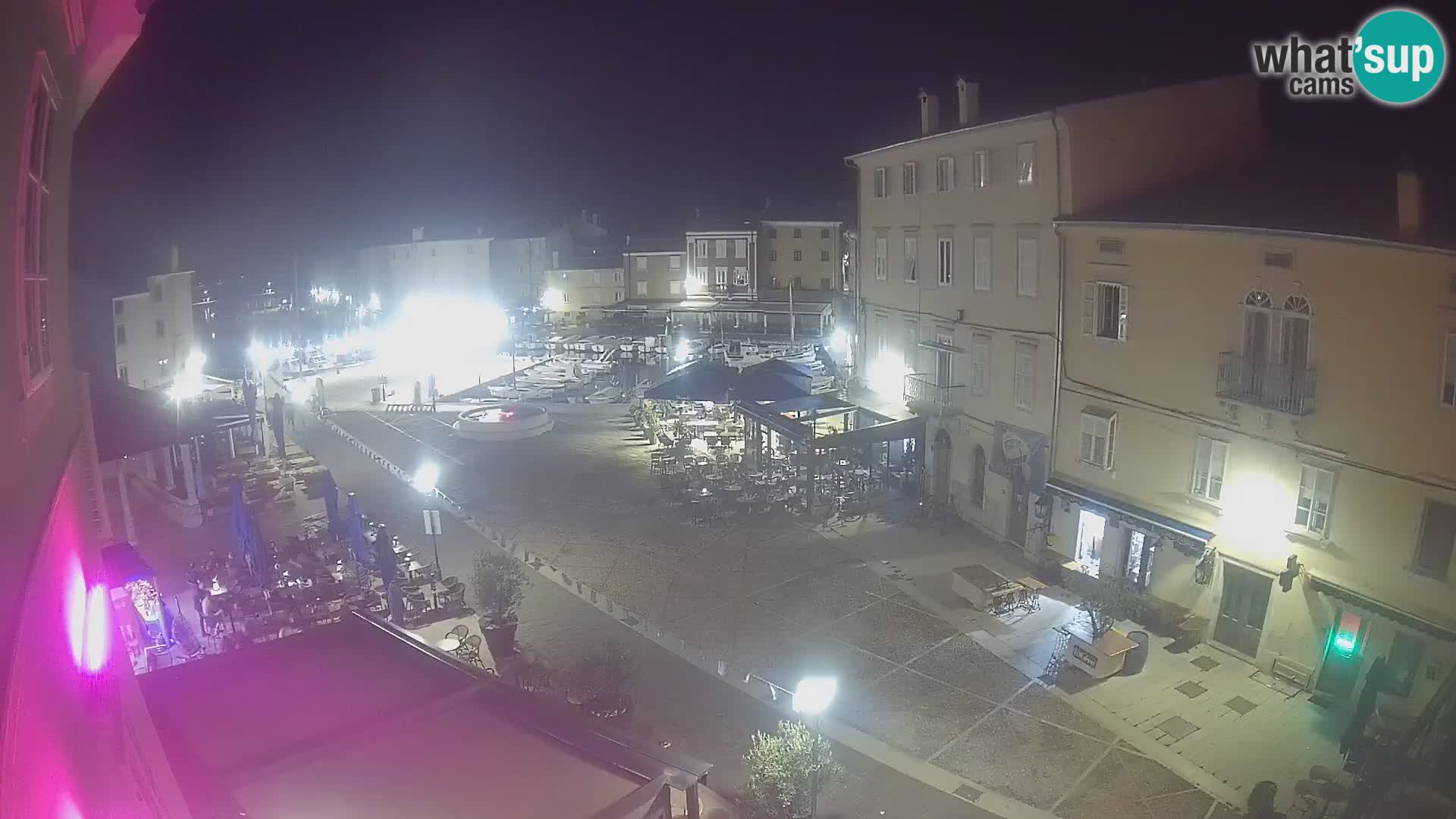 Kamera v ŽIVO Cres mesto – glavni trg in “mandrač” – otok Cres – Hrvaška