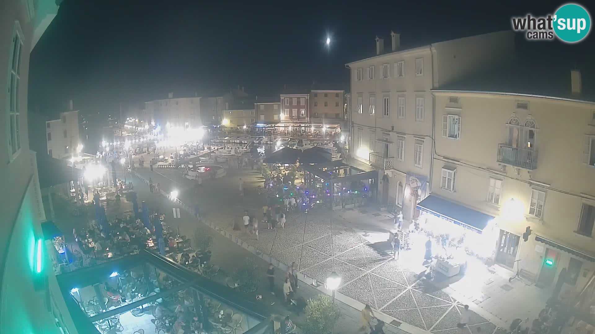 Kamera v ŽIVO Cres mesto – glavni trg in “mandrač” – otok Cres – Hrvaška