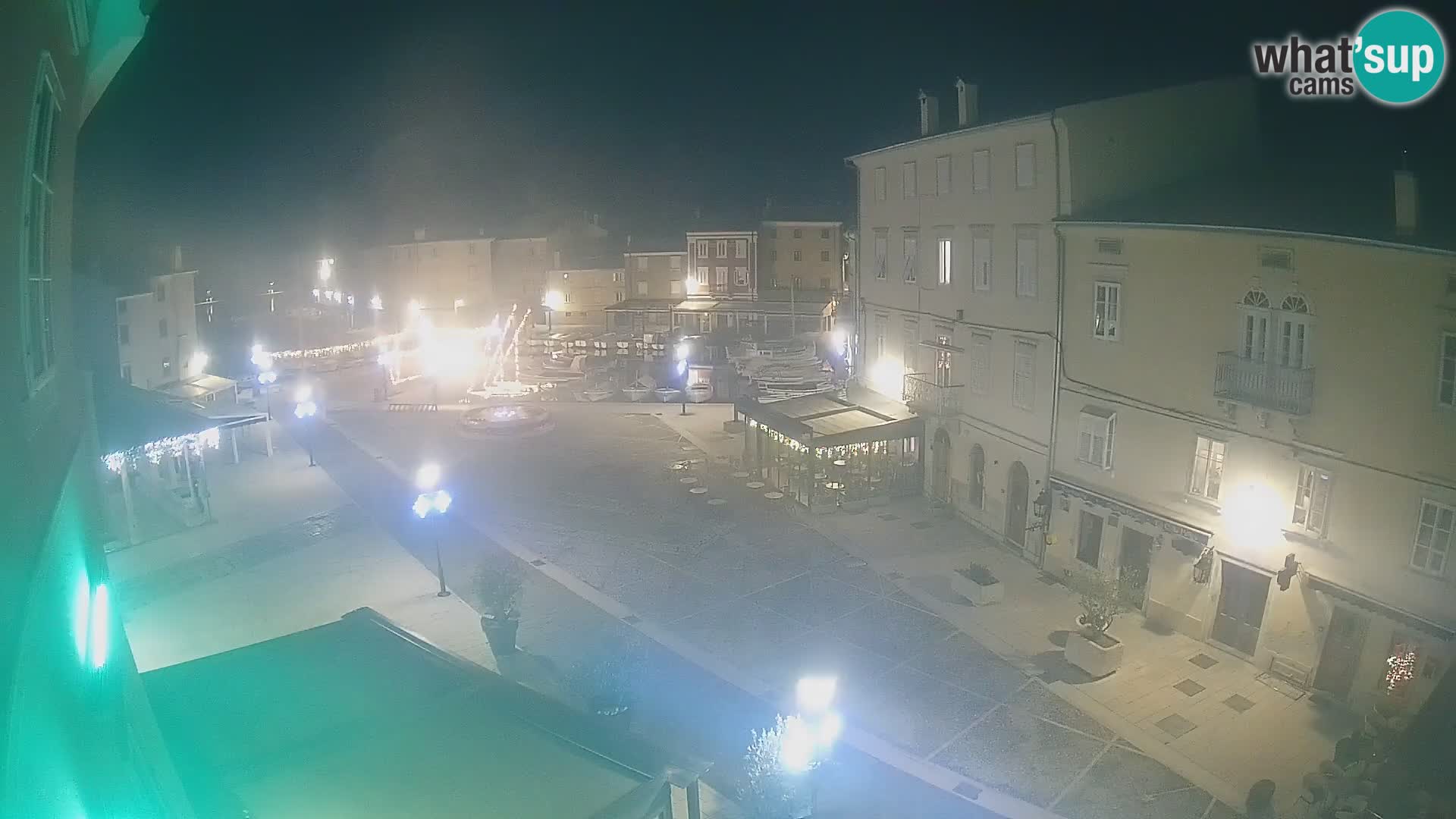 Cámara en vivo ciudad de Cres – plaza principal y “mandrač” – isla de Cres – Croacia