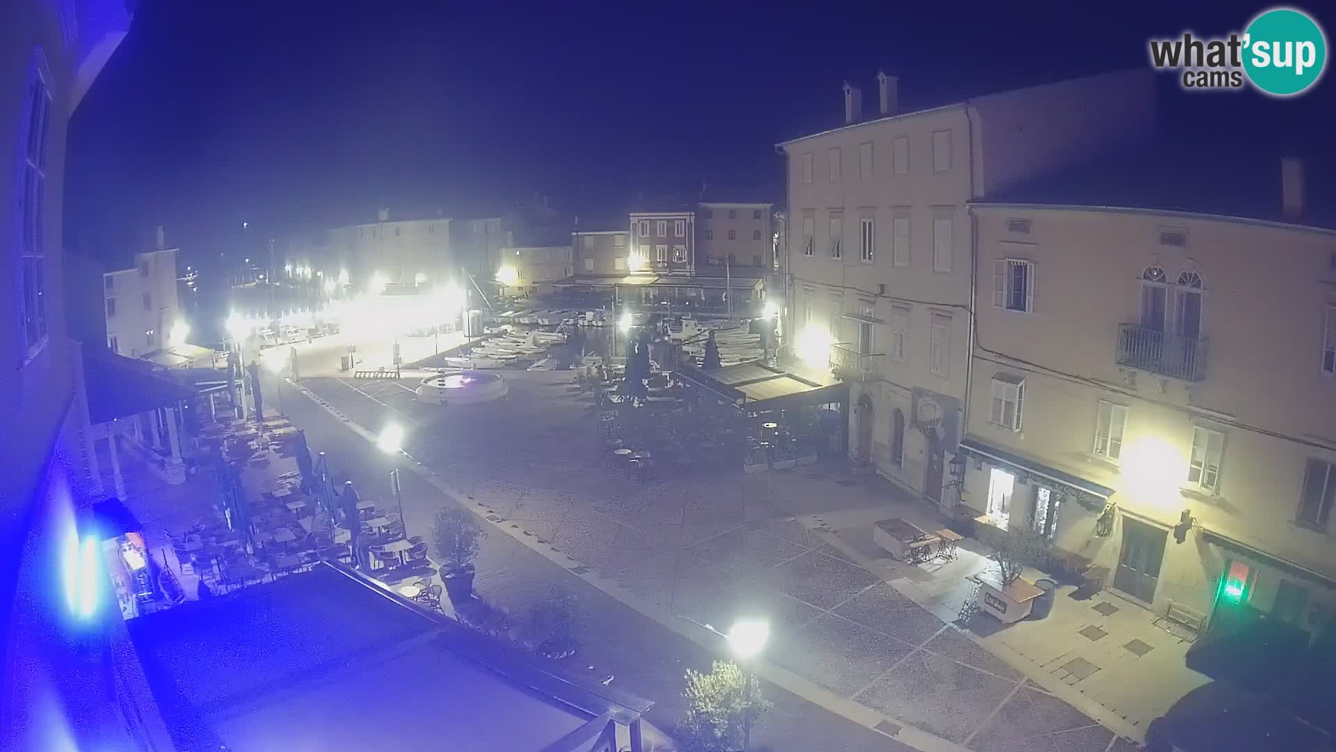 Kamera v ŽIVO Cres mesto – glavni trg in “mandrač” – otok Cres – Hrvaška