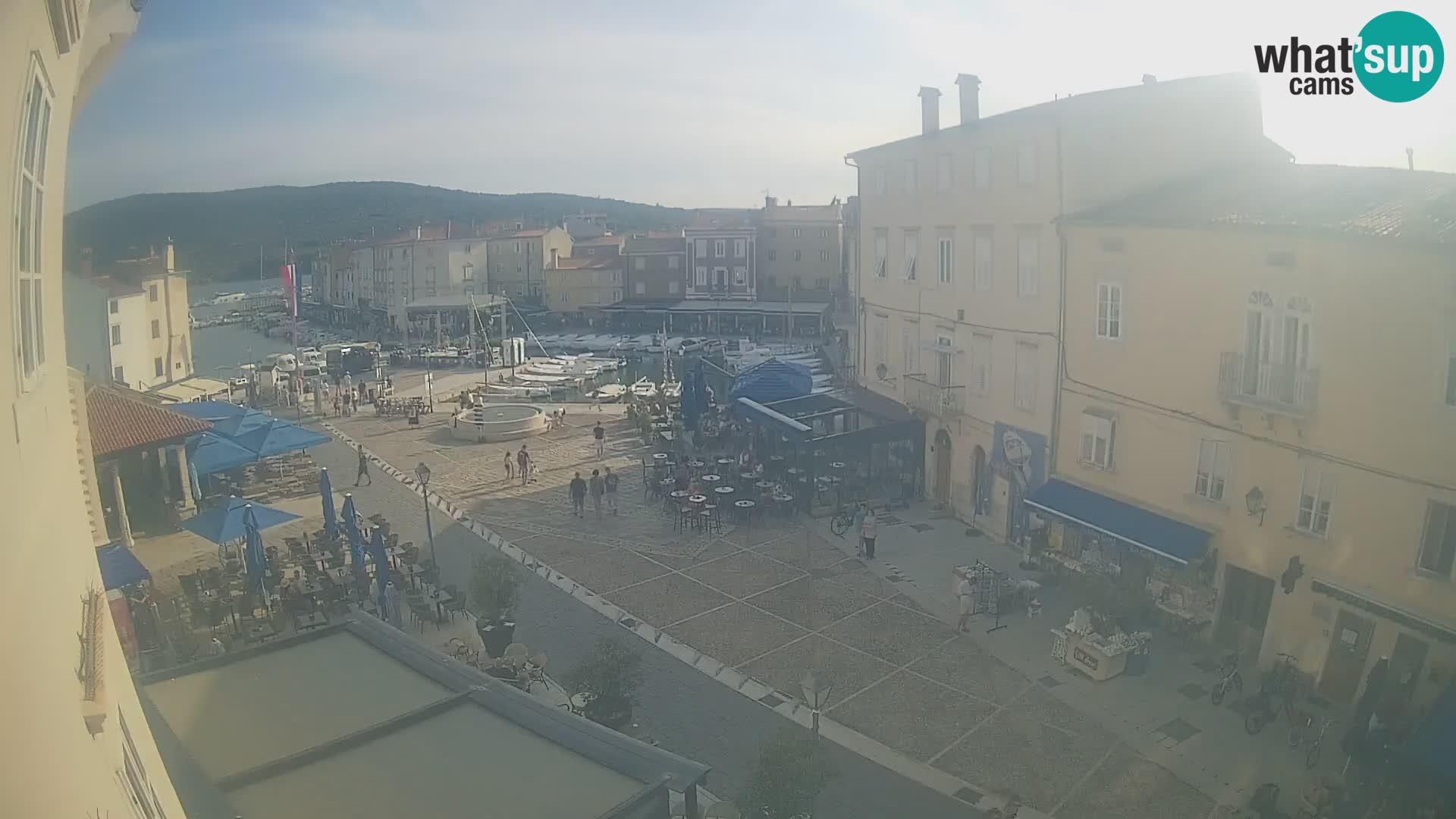 LIVE cam Cres città – piazza principale e “mandrač” – isola di Cherso – Croazia
