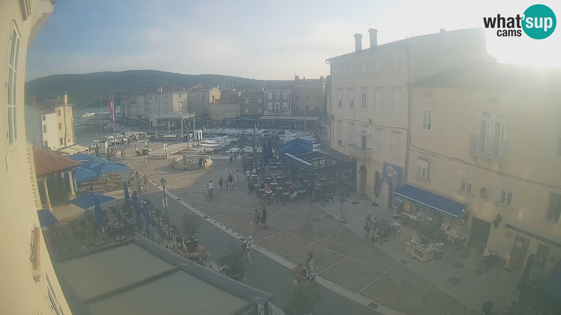 LIVE cam Cres city – place principale et “mandrač” – île de Cres – Croatie