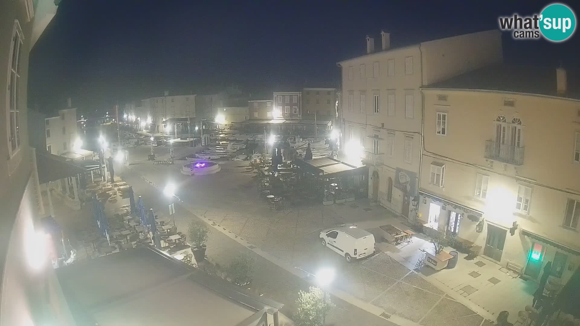 Web kamera Grad Cres – glavni trg i “mandrač” – otok Cres