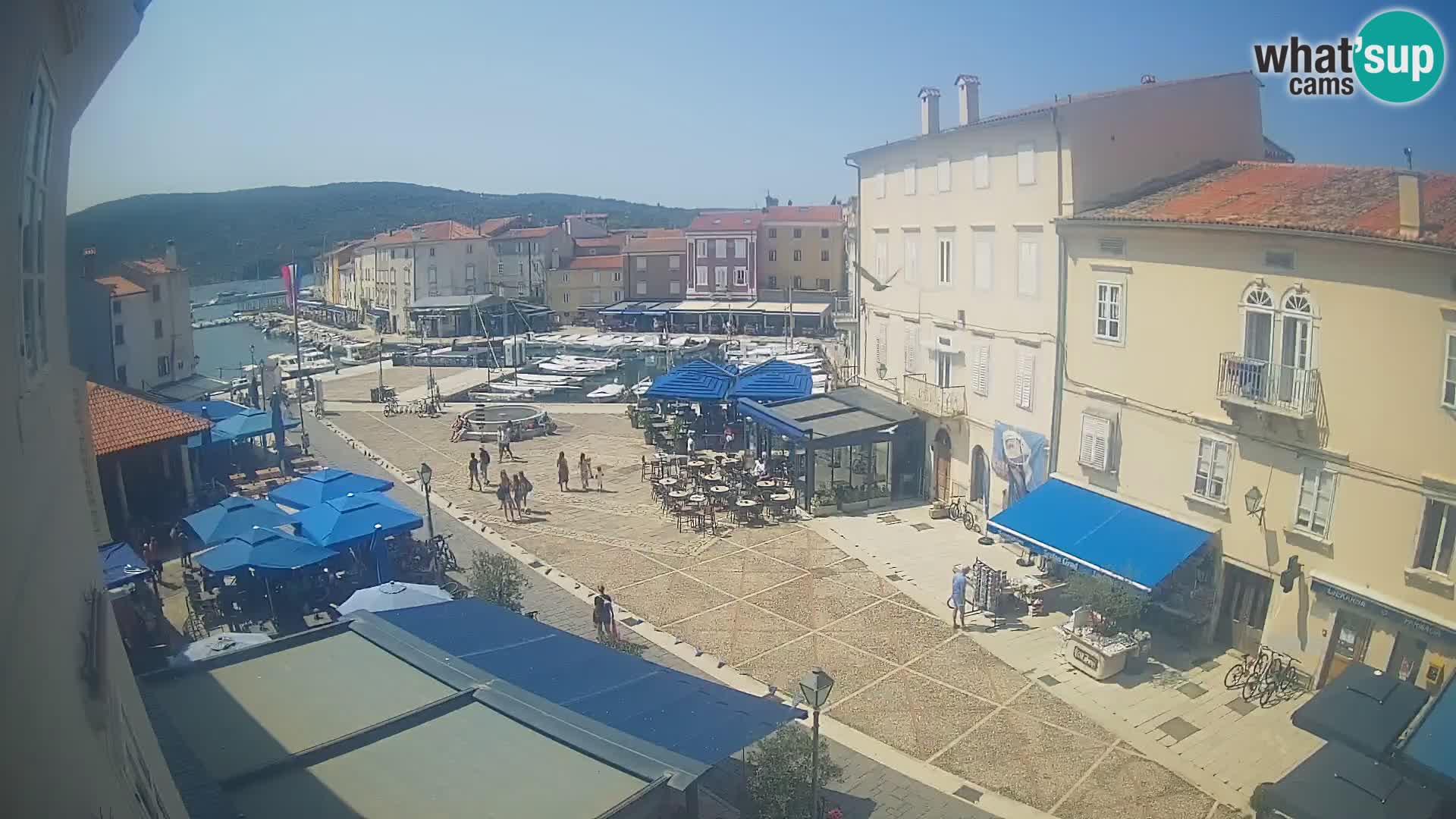 LIVE cam Cres city – place principale et “mandrač” – île de Cres – Croatie