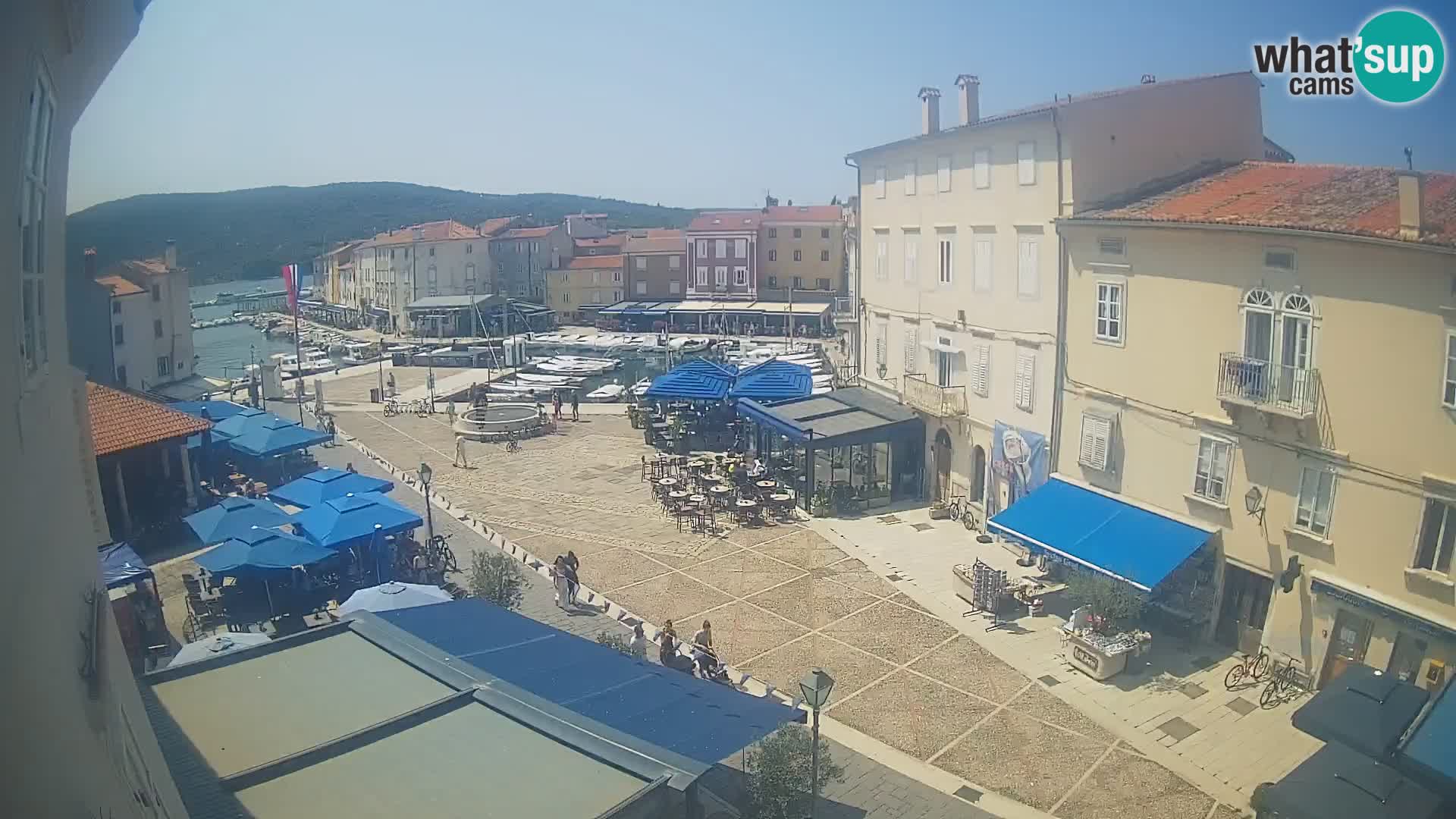 Kamera v ŽIVO Cres mesto – glavni trg in “mandrač” – otok Cres – Hrvaška