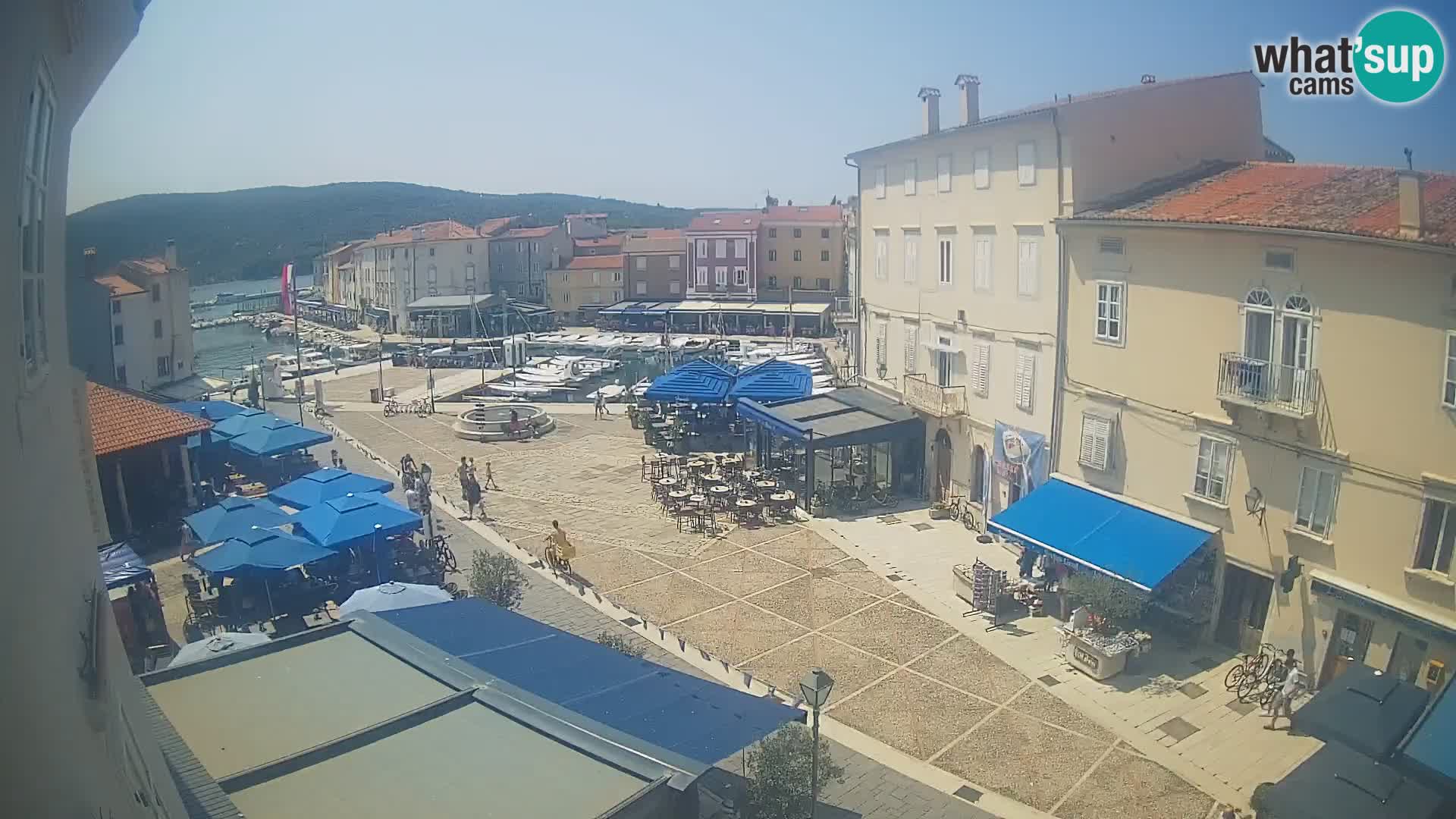 Kamera v ŽIVO Cres mesto – glavni trg in “mandrač” – otok Cres – Hrvaška