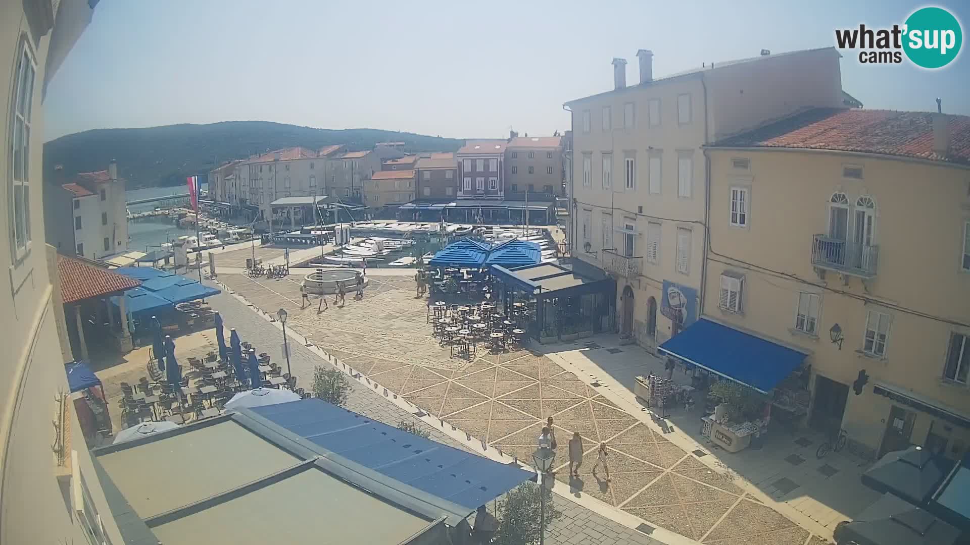 Kamera v ŽIVO Cres mesto – glavni trg in “mandrač” – otok Cres – Hrvaška