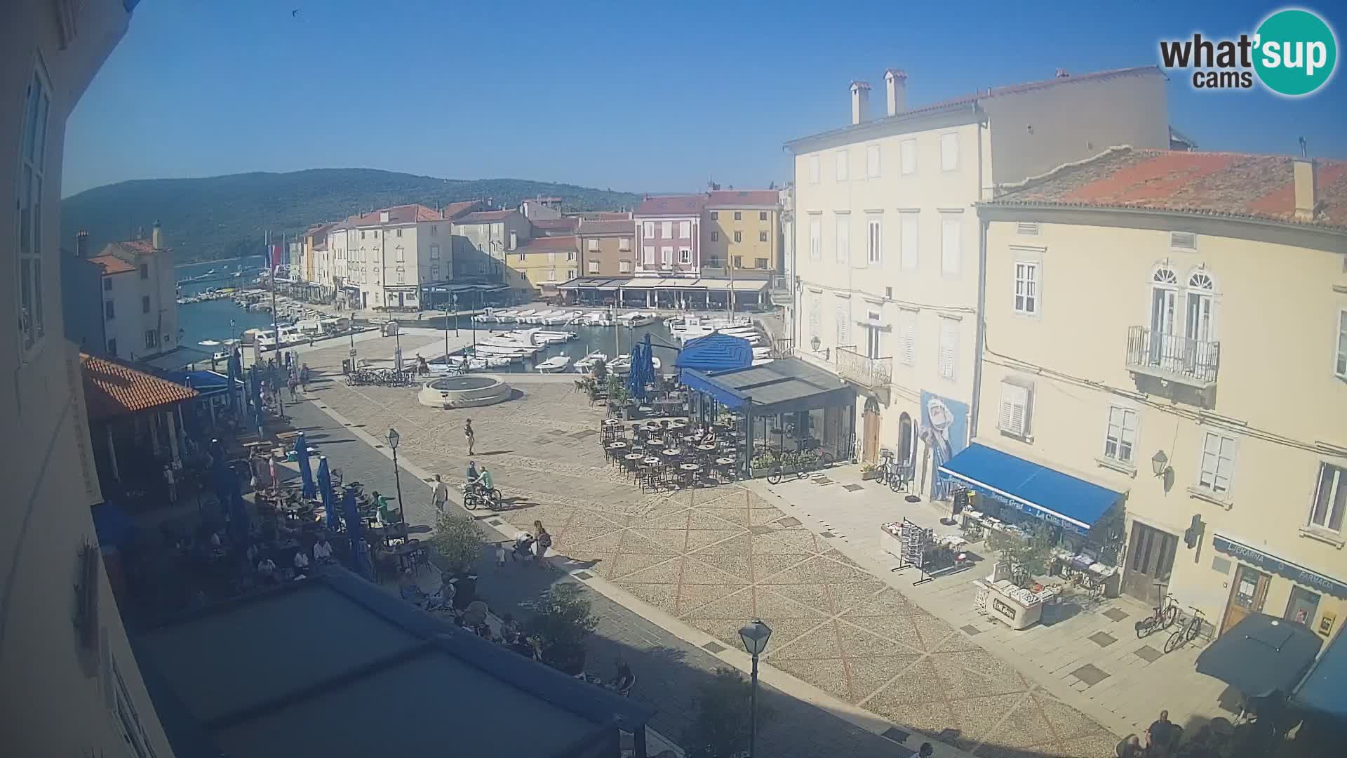 Cámara en vivo ciudad de Cres – plaza principal y “mandrač” – isla de Cres – Croacia