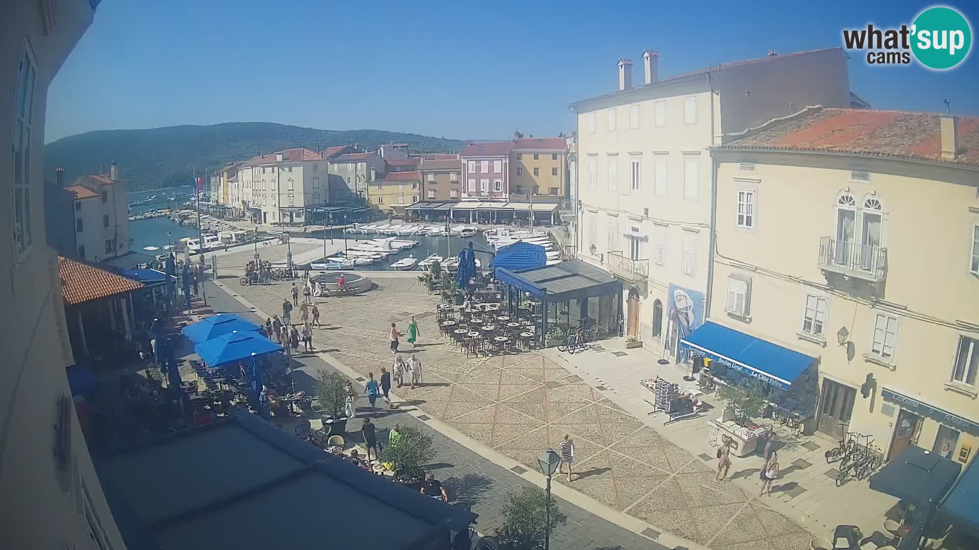 LIVE cam Cres città – piazza principale e “mandrač” – isola di Cherso – Croazia