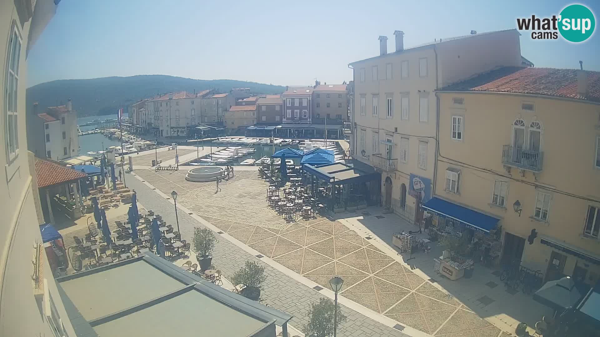 LIVE cam Cres città – piazza principale e “mandrač” – isola di Cherso – Croazia