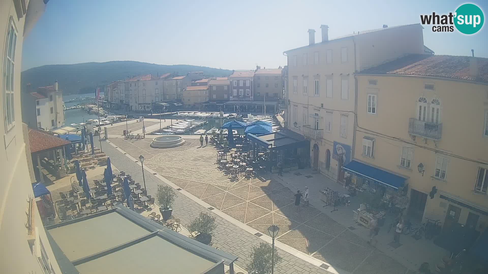LIVE cam Cres città – piazza principale e “mandrač” – isola di Cherso – Croazia