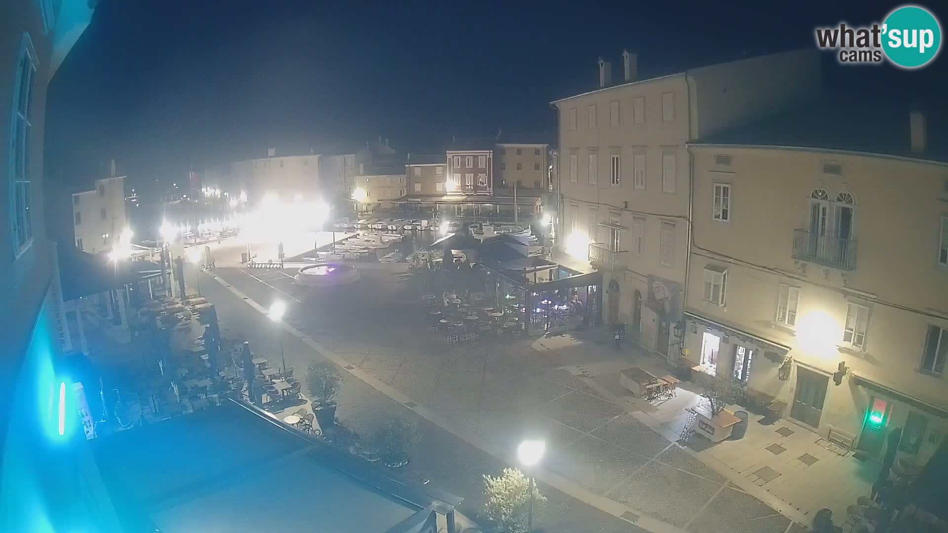 V ŽIVO spletna kamera Cres mesto – glavni trg in “mandrač” – otok Cres – Hrvaška