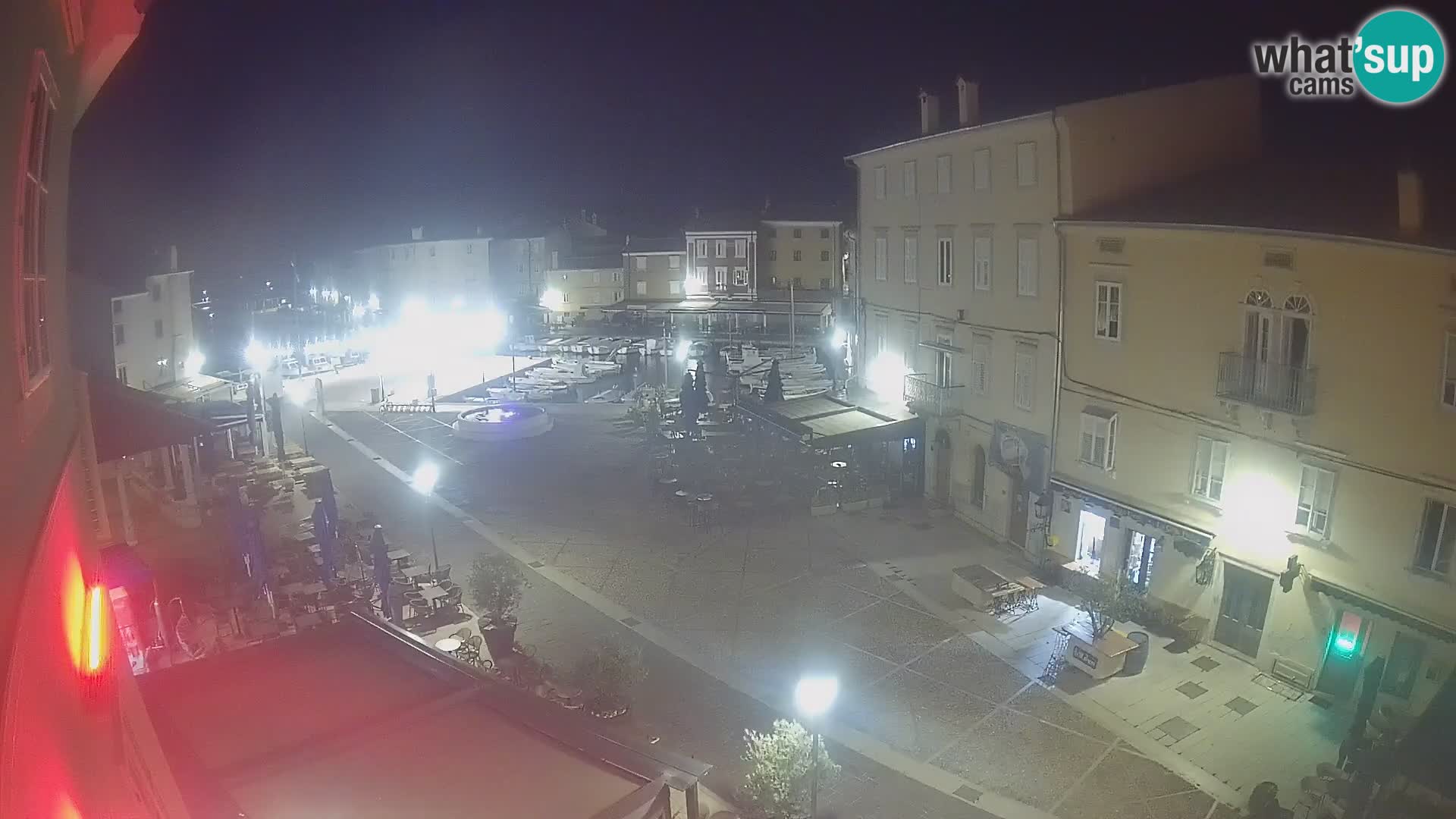 Web kamera Grad Cres – glavni trg i “mandrač” – otok Cres